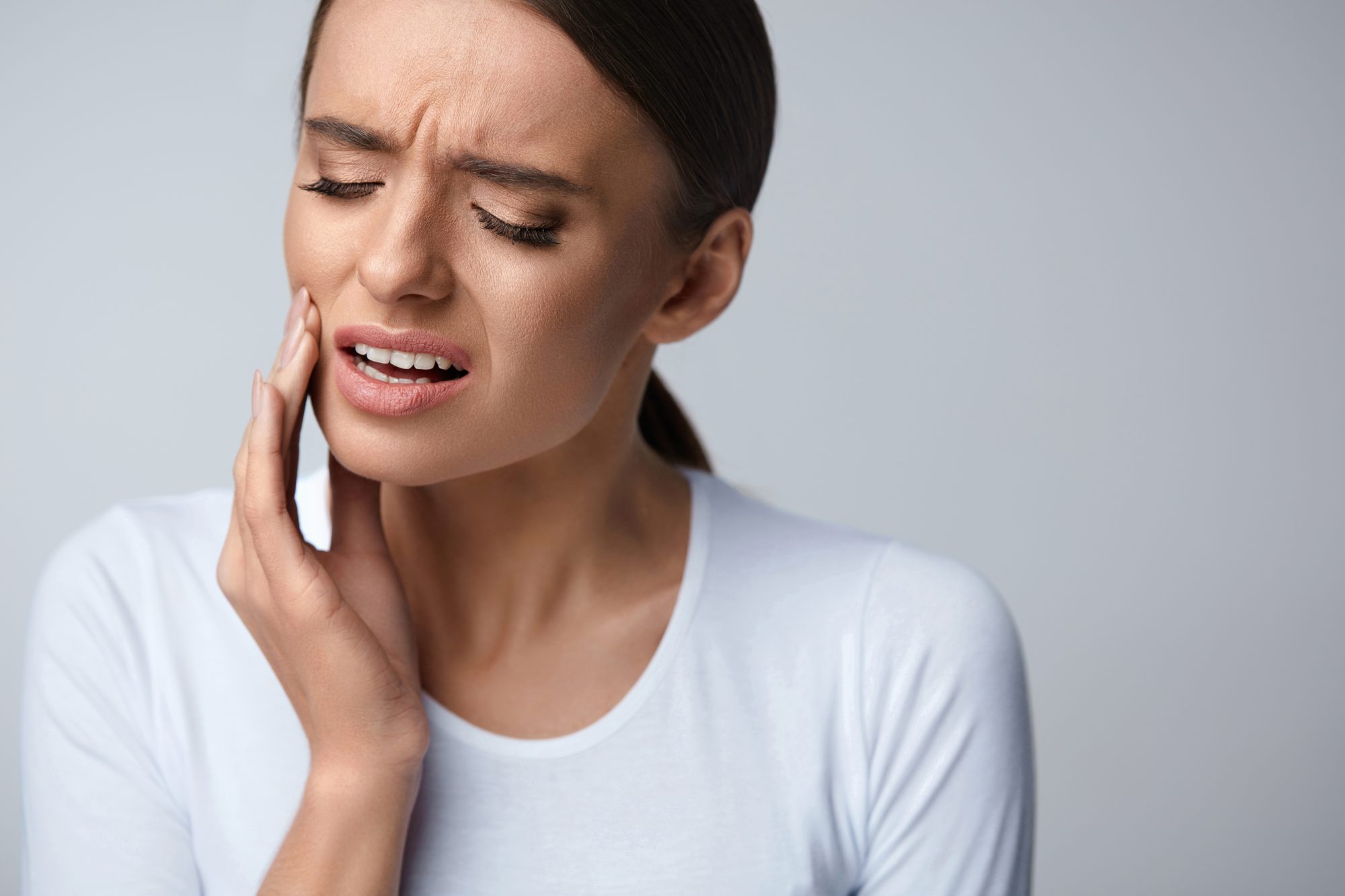 https://grinnellstreetdental.com/wp-content/uploads/2019/08/Are-You-Tired-Of-Living-With-Dental-Pain-We-Can-Help.jpeg