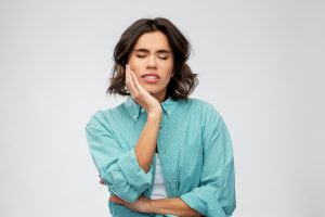 woman with jaw pain